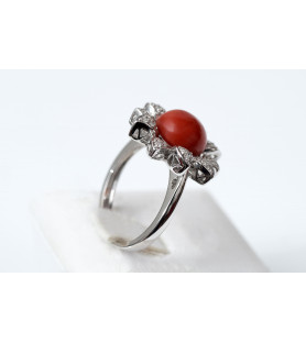 Ring with flower in white gold