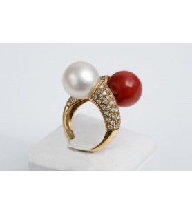 Opposite ring with pearl,...